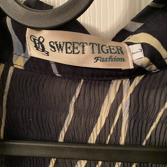 Sheer button up - Picture 3 of 3